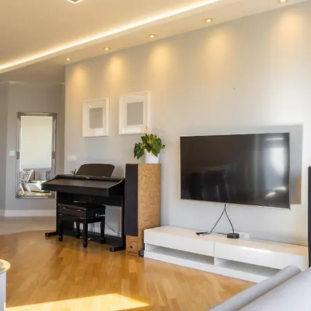 Marina Mokotow - 3 Bedrooms - Balcony - Garage شقة