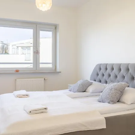 Marina Apartment, 3 Bedrooms, Balcony, Garage Varsovie