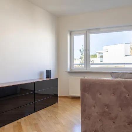 Marina Apartment, 3 Bedrooms, Balcony, Garage Varsavia