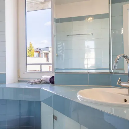 Marina Apartment, 3 Bedrooms, Balcony, Garage *